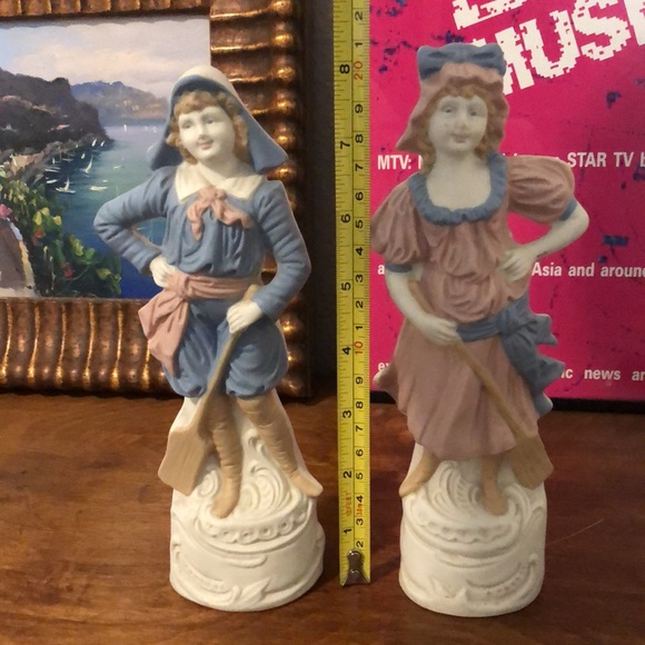 Porcelain Ceramic Figurines Girl in Pink, Boy in Blue - Picture 5 of 9